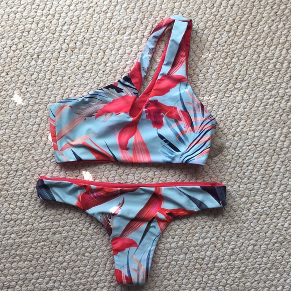 "LOUISA" LYCRA BIKINI IN [RED FLOWER / RED LAVA] - Picture 4 of 8